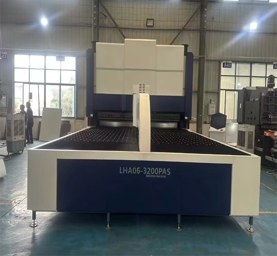 शीट धातु प्रसंस्करण के लिए एक झुकने मशीन का उपयोग करने के क्या फायदे हैं?