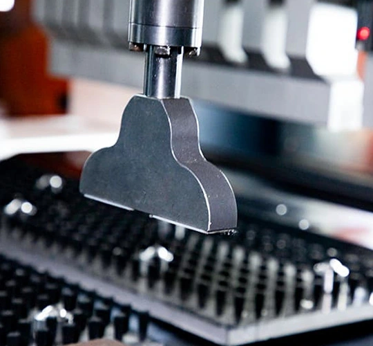 पारंपरिक प्रसंस्करण विधियों की तुलना मेंः बहुपक्षीय लचीले झुकने केंद्रों के लाभ