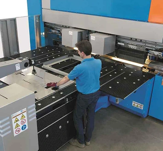 ऑपरेटरों के लिए पैनल बेंडर सुरक्षा टिप्स