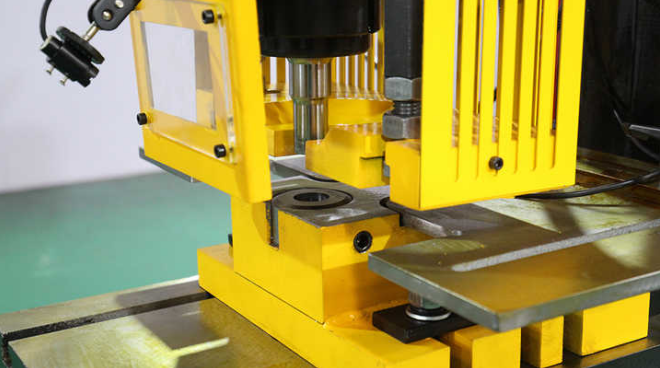 ironworker-machine-7-essential-aspects-for-precision-cutting--punching-04.png